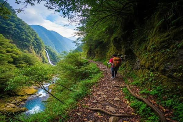 Tonghou Traversing Trail: Short, Scenic Adventure Between Wulai and Yilan